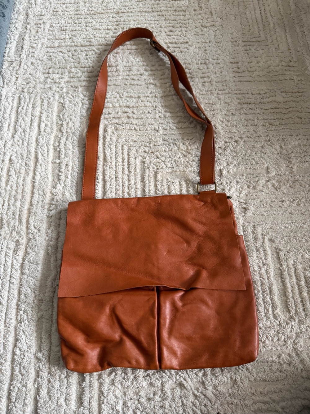 Vera Pelle Genuine Leather Crossbody Bag in Cognac Brown